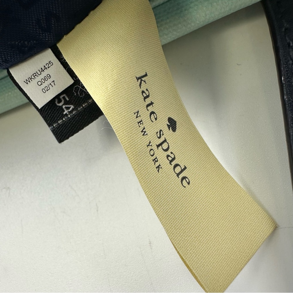 Kate Spade Breath of Fresh Air I Need a Vacation Large Tote
Beach Sun and Sand - Picture 8 of 13